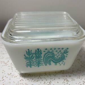 Vintage Pyrex Butterprint 501 Fridgie 1.5 cup